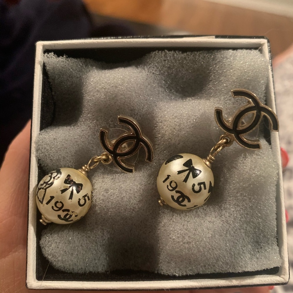 Vintage Chanel drop earrings